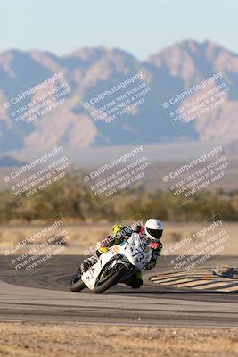 media/Dec-07-2025-CVMA (Sun) [[3e7d2de5dc]]/Race 18-Formula Twins-Formula 40 UL/